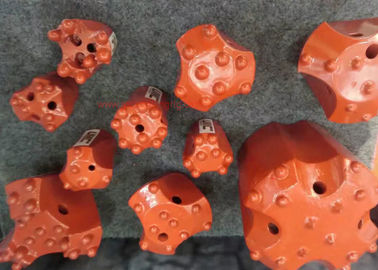 Un buon prezzo. Forma balistica sferica di scrematura a cupola del carburo dei pezzi di martello pneumatico del filo/degli strumenti perforazione della roccia in linea